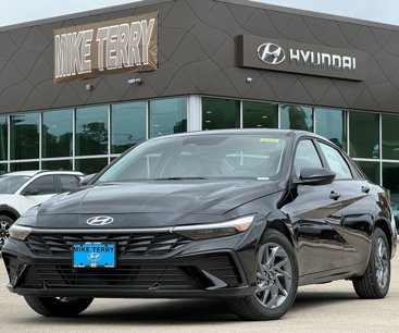 New 2025 Hyundai Elantra Blue