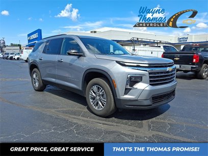 Used 2025 Chevrolet Traverse LT