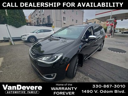Used 2018 Chrysler Pacifica Limited w/ Advanced Safetytec Group