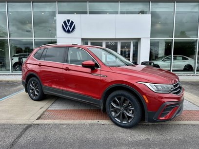 Used 2022 Volkswagen Tiguan SE w/ Panoramic Sunroof Package