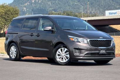 Used 2017 Kia Sedona LX w/ LX Essentials Premium Package