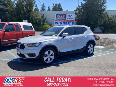 Used 2021 Volvo XC40 T5 Momentum