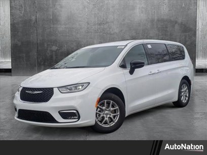 New 2025 Chrysler Pacifica Select