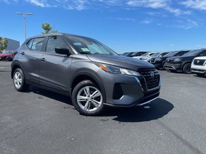New 2025 Nissan Kicks Play S