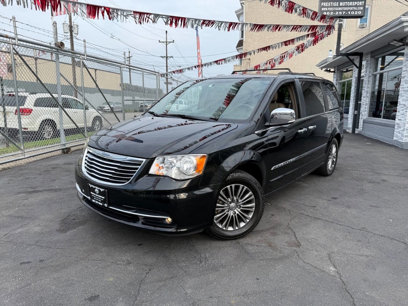 Used 2014 Chrysler Town & Country Touring-L w/ Driver Convenience Group