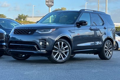 New 2025 Land Rover Discovery Dynamic SE