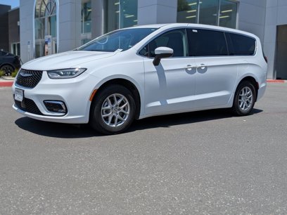 Used 2023 Chrysler Pacifica Touring-L