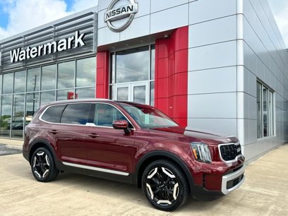 Used 2024 Kia Telluride EX w/ EX Captain's Chair Package