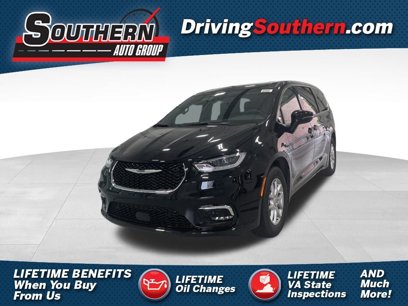 New 2025 Chrysler Pacifica Select