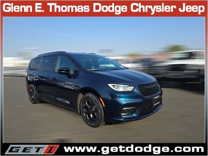 New 2025 Chrysler Pacifica Premium