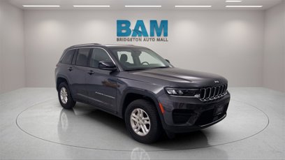 Used 2023 Jeep Grand Cherokee Laredo