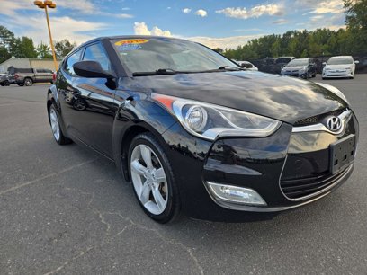 Used 2014 Hyundai Veloster w/ Style Package 02
