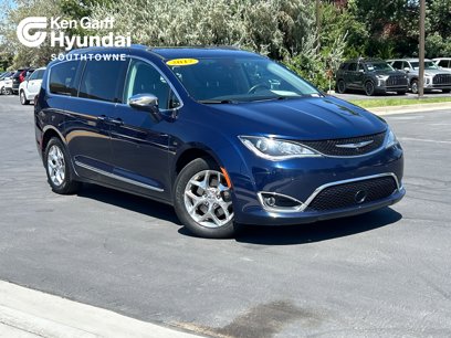 Used 2017 Chrysler Pacifica Limited w/ Advanced Safetytec Group