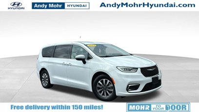 Used 2023 Chrysler Pacifica Touring-L