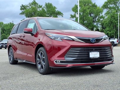 New 2025 Toyota Sienna Platinum