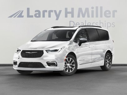 New 2025 Chrysler Pacifica Select