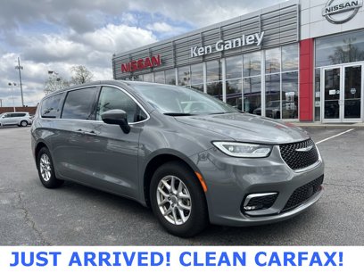 Used 2023 Chrysler Pacifica Touring-L