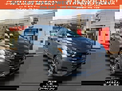 New 2025 Nissan Versa SV w/ Trunk Package