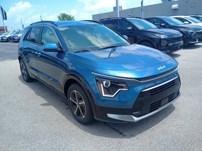 New 2025 Kia Niro SX