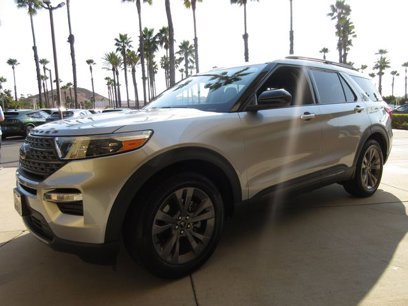 Certified 2024 Ford Explorer XLT w/ Equipment Group 202A