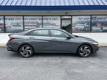 New 2025 Hyundai Elantra SEL