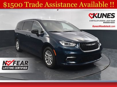 New 2025 Chrysler Pacifica Select
