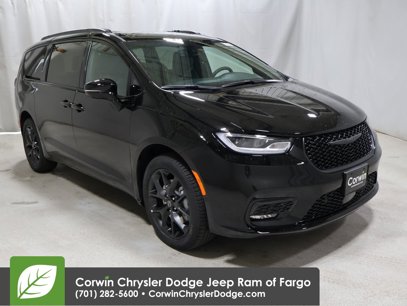 New 2025 Chrysler Pacifica Limited