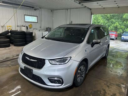 Used 2023 Chrysler Pacifica Limited