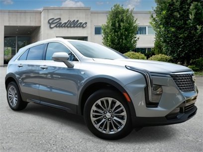 New 2024 Cadillac XT4 Luxury w/ Cold Weather Package