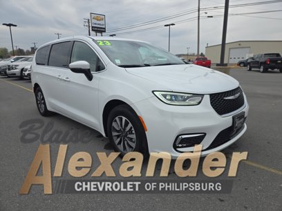 Used 2023 Chrysler Pacifica Touring-L