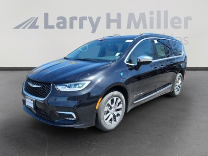 New 2025 Chrysler Pacifica Pinnacle