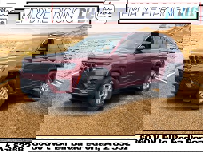 New 2025 Jeep Grand Cherokee Laredo w/ Trailer Tow Package