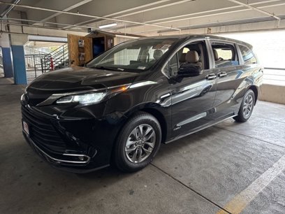 Used 2021 Toyota Sienna XLE