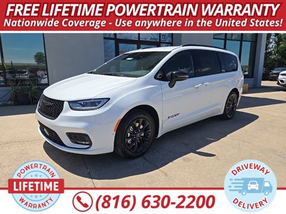 New 2025 Chrysler Pacifica Select