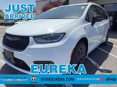 New 2025 Chrysler Pacifica Select