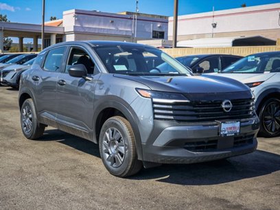 New 2025 Nissan Kicks S