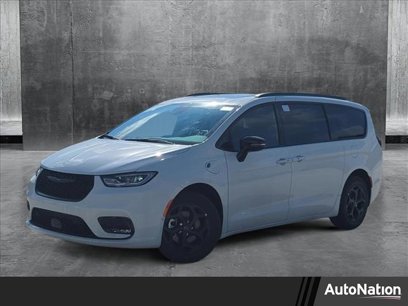 New 2025 Chrysler Pacifica Premium