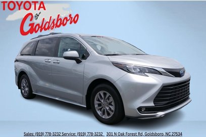 Used 2025 Toyota Sienna XLE