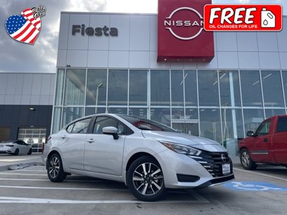 New 2025 Nissan Versa SV w/ Trunk Package