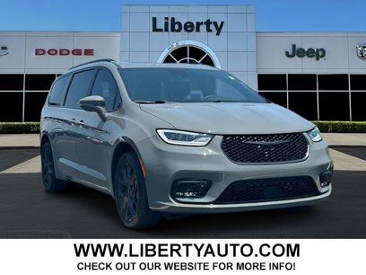 Used 2022 Chrysler Pacifica Limited w/ S Appearance Package