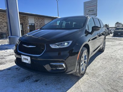 New 2024 Chrysler Pacifica Touring-L w/ Uconnect Theater Family Group