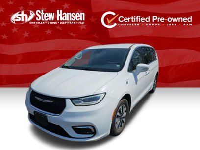 Used 2022 Chrysler Pacifica Touring-L w/ Uconnect Theater Family Group