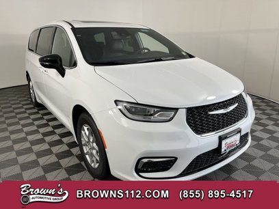 New 2025 Chrysler Pacifica Select