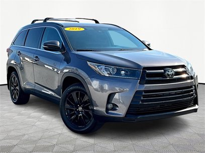 Used 2019 Toyota Highlander SE