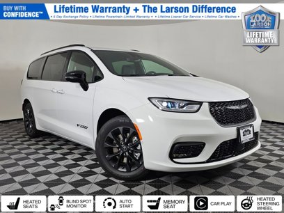 New 2025 Chrysler Pacifica Select