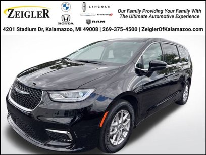 Used 2024 Chrysler Pacifica Touring-L