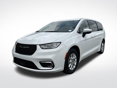 Used 2023 Chrysler Pacifica Touring-L