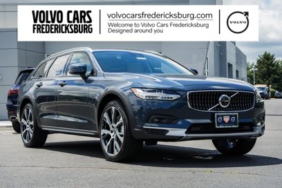 New 2025 Volvo V90 B6 Cross Country Ultra w/ Protection Package Premier