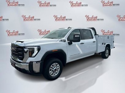 New 2024 GMC Sierra 2500 Pro w/ Convenience Package