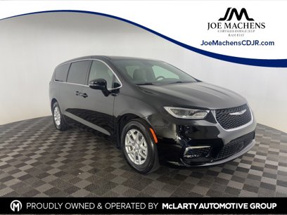 New 2025 Chrysler Pacifica Select
